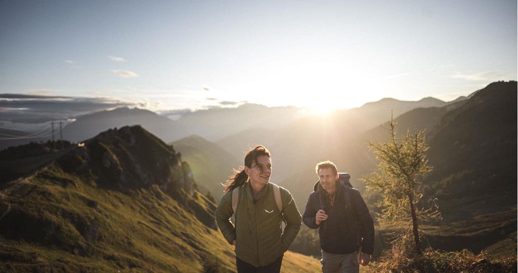 Escursionismo per diletto: scoprite la bellezza della natura e viziate i vostri sensi